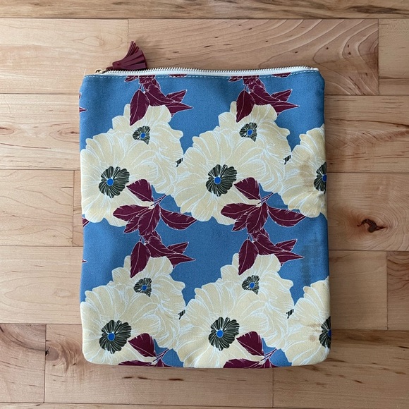 Rachel Pally fold over clutch/wallet. Gently used. Great for travel packing also - Picture 2 of 4